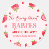 Twee Berry Sweet Baby's Strawberry Twin Baby showe Ronde Sticker (Voorkant)