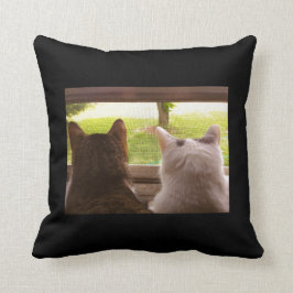 Twee BFF katten die uit het venster opgaan Kussen
