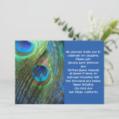 Twee Blue Peacock Feathers bruiloft Uitnodiging (Staand voorkant)