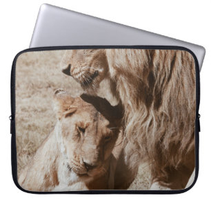 TWEE BROWN LION OP GROEN GEBIED LAPTOP SLEEVE