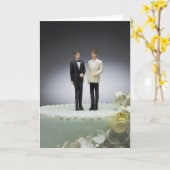 Twee bruidegom beeldjes bovenop de bruidstaart kaart (Gele Bloem)