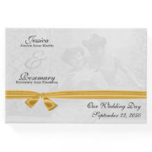 Twee  bruiden met gouden lint Foto Namen