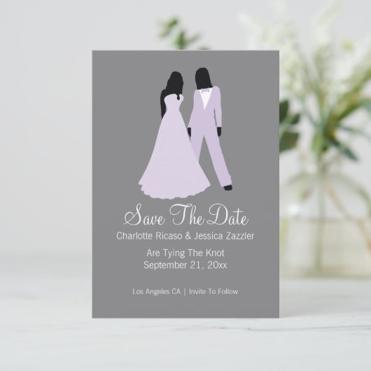 Twee bruidjes bewaren de datumbruiloft (Lila en gr Save The Date (Staand voorkant)