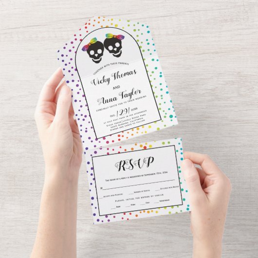 Twee bruidjes confetti regenboogkleuren lesbische  all in one uitnodiging (Afscheurbaar)