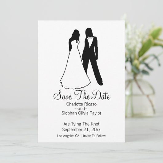 Twee bruidjes sparen de datumbruiloft aankondiging (Staand voorkant)