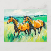 Twee bruine paarden rennen over groene weide briefkaart (Voorkant)