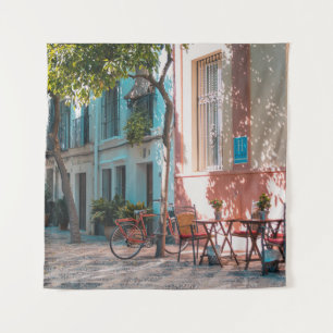 Twee bruine tafel buiten wandkleed