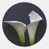 Twee calla leugens op zwart ronde sticker (Voorkant)