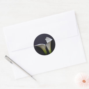 Twee calla leugens op zwart ronde sticker