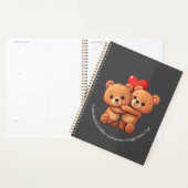 Twee cartoon beren knuffelen. planner (Display)