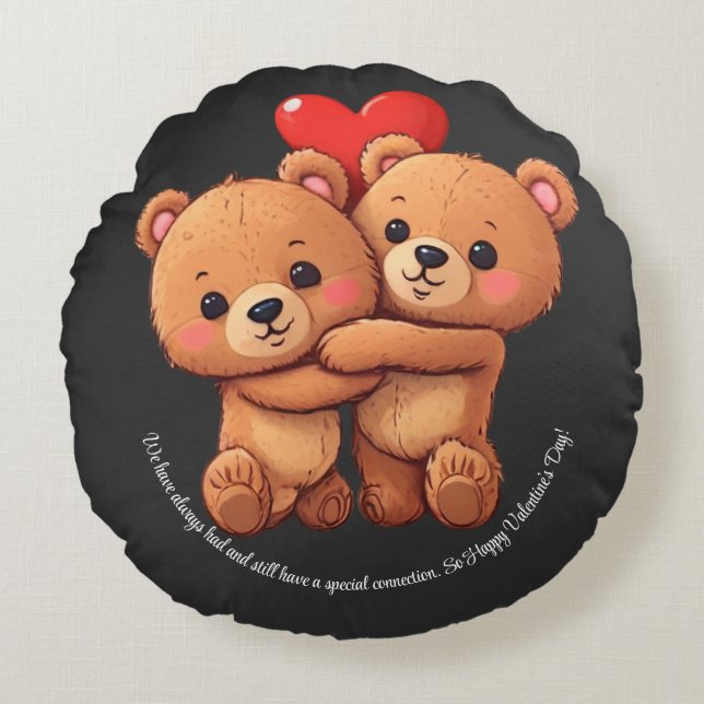 Twee cartoon beren knuffelen. rond kussen (Voorkant)