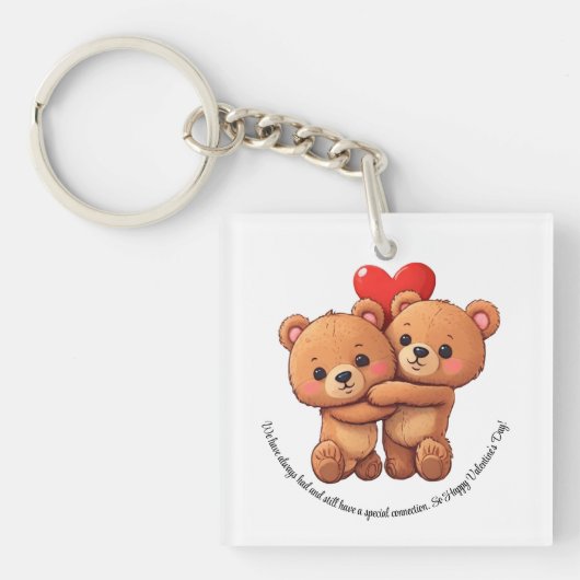 Twee cartoon beren knuffelen. sleutelhanger (voorkant)