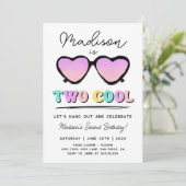 Twee Cool 2e Verjaardag Meisje Party Uitnodiging (Staand voorkant)