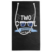 Twee Cool Boys Chalkboard 2e Verjaardagsfeestje Klein Cadeauzakje (Achterkant)