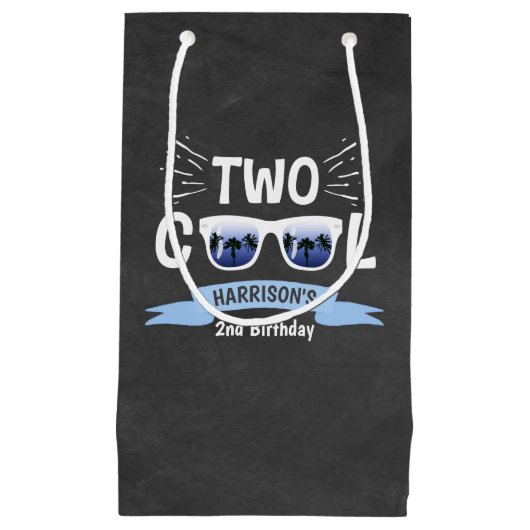 Twee Cool Boys Chalkboard 2e Verjaardagsfeestje Klein Cadeauzakje (Voorkant)