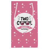 Twee Cool Meisjes 2e Verjaardagsfeestje Klein Cadeauzakje (Achterkant)