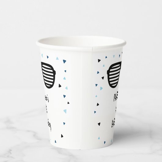 Twee Cool Sunbril Boy Birthday Papieren Bekers (Rechts)