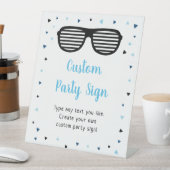 Twee Cool Sunbril Boy Editable Birthday Reclamebord Met Voetstuk (Insitu)