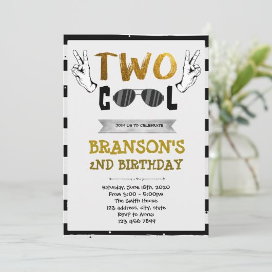 Twee coole verjaardagsuitnodiging kaart (Staand voorkant)