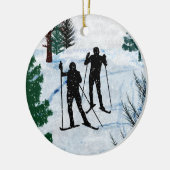 Twee cross-country skiërs keramisch ornament (Links)