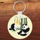 Twee Cute Pandas eten bamboe in tropisch bos Sleutelhanger (Voorkant)