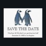 Twee Cute Penguins | Romantic Wedding Save the Dat Aankondigingskaart<br><div class="desc">Dit ontwerp bevat twee schattige pinguïns die handen vasthouden en naast elkaar staan.</div>