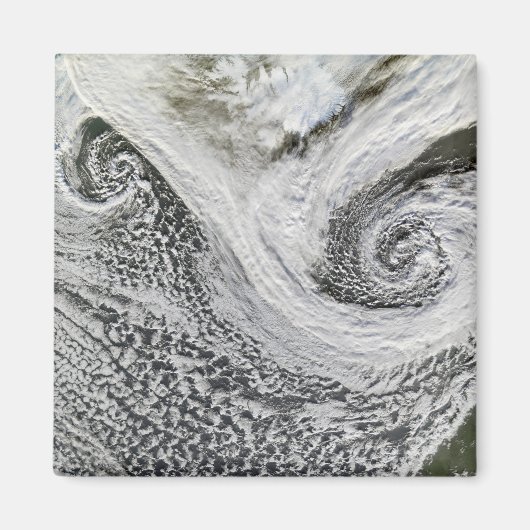 Twee cyclonen gevormd in tandem ten zuiden van IJs Magneet (Voorkant)