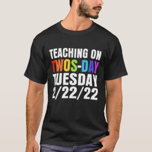 Twee dagen dinsdag 2 februari 2022 leraar 2/22/22 t-shirt