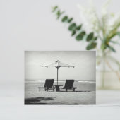 Twee dekstoelen op het strand briefkaart (Staand voorkant)