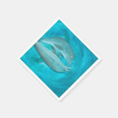 Twee dolfijnen spelen wild en vrij in de oceaan servet (Hoek)