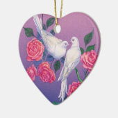 Twee duiven en bloemen op een hart keramisch ornament (Links)