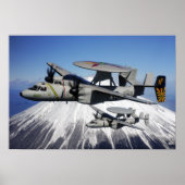 Twee E-2C Hawkeyes voeren een vlucht uit Poster (Voorkant)