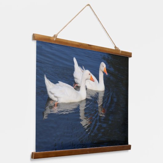 Twee Emden Geese Hangend Wandkleed (Gebogen)