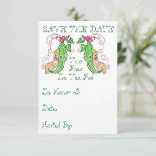 Twee erwten in een capsule bewaren de datum save the date (Staand voorkant)