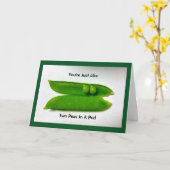 Twee erwten in een Humor van het Jubileum van de p Kaart (Gele Bloem)