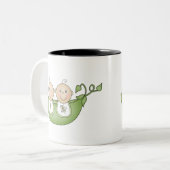 Twee erwten in een peul tweekleurige koffiemok (Voorkant links)