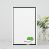 Twee erwten in een peul (voeg Jouw tekst toe) Briefpapier (Staand voorkant)