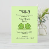 Twee erwten in een pod twin baby douche uitnodigin kaart (Staand voorkant)