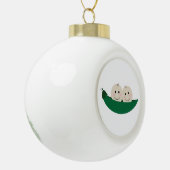 Twee erwten in een Pod Twins Baby Keramische Bal Ornament (Links)
