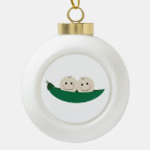 Twee erwten in een Pod Twins Baby Keramische Bal Ornament (Voorkant)