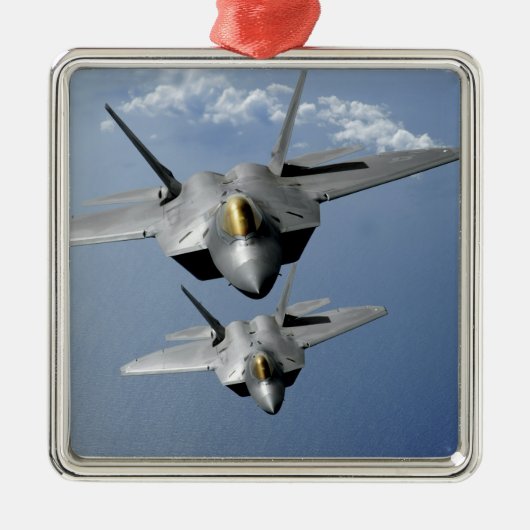 Twee F-22-Raptors vliegen over de Stille Oceaan Metalen Ornament (Voorkant)