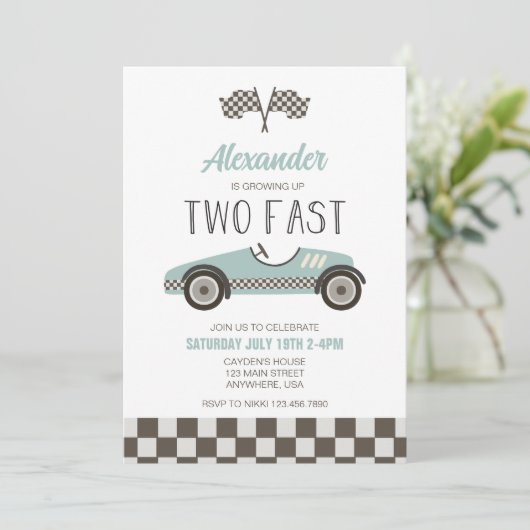 Twee Fast BLUE Race Car Birthday Uitnodiging (Staand voorkant)