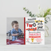 Twee Fast Race Car Racing 2e verjaardag Uitnodigin Kaart (Staand voorkant)