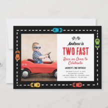 Twee Fast Race Track Boys Verjaardagsfeestje Foto