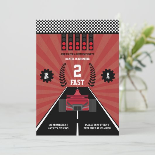 Twee Fast Second Birthday Theme Boy Racing Formule Kaart (Staand voorkant)