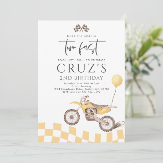 Twee Fast Yellow Dirt Bike Boy 2e Verjaardagsfeest Kaart (Staand voorkant)