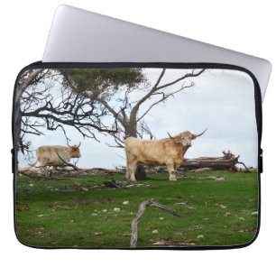Twee Fawn Highland Koeien in vredige landen, Laptop Sleeve