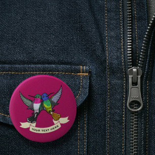 Twee felgekleurde zwevende kolibrie-cartoon ronde button 5,7 cm