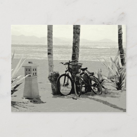 Twee fietsen op het strand van Sanur op Bali Briefkaart (Voorkant)