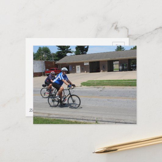 Twee fietsers in Burlington, Iowa Briefkaart (Voorkant / Achterkant in situ)